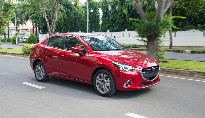 Xe tự lái mazda 2